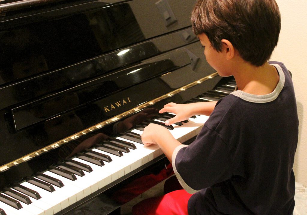 การเลือกซื้อเปียโนให้ลูก ควรเลือกแบบไหน